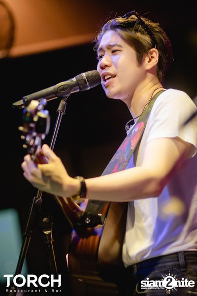 Atom Chanakan ที่ ทอร์ช เรสเตอร์รอง แอนด์ บาร์ — photo 114