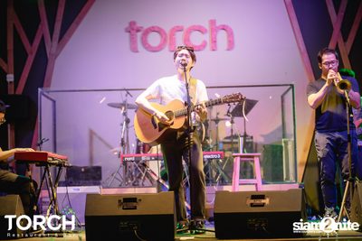 Atom Chanakan ที่ ทอร์ช เรสเตอร์รอง แอนด์ บาร์ — photo 120
