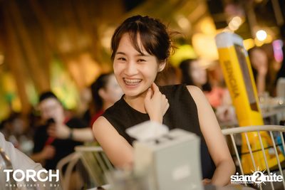 Atom Chanakan ที่ ทอร์ช เรสเตอร์รอง แอนด์ บาร์ — photo 121