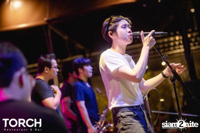 Atom Chanakan ที่ ทอร์ช เรสเตอร์รอง แอนด์ บาร์ — photo 123