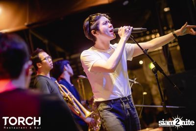 Atom Chanakan ที่ ทอร์ช เรสเตอร์รอง แอนด์ บาร์ — photo 128
