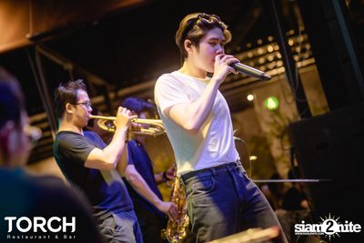 Atom Chanakan ที่ ทอร์ช เรสเตอร์รอง แอนด์ บาร์ — photo 129