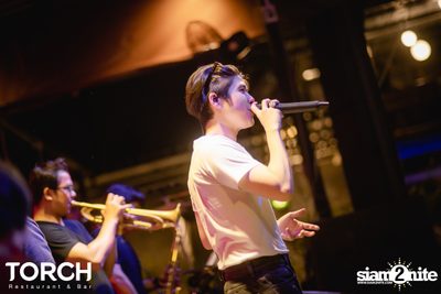 Atom Chanakan ที่ ทอร์ช เรสเตอร์รอง แอนด์ บาร์ — photo 131
