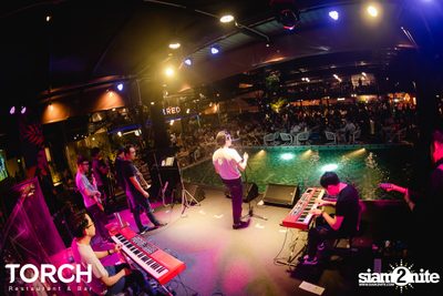 Atom Chanakan ที่ ทอร์ช เรสเตอร์รอง แอนด์ บาร์ — photo 137