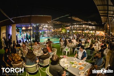 Atom Chanakan ที่ ทอร์ช เรสเตอร์รอง แอนด์ บาร์ — photo 139