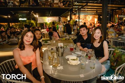 Atom Chanakan ที่ ทอร์ช เรสเตอร์รอง แอนด์ บาร์ — photo 142