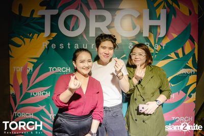 Atom Chanakan ที่ ทอร์ช เรสเตอร์รอง แอนด์ บาร์ — photo 158
