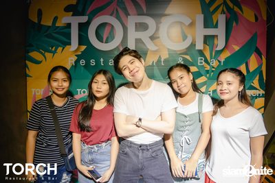 Atom Chanakan ที่ ทอร์ช เรสเตอร์รอง แอนด์ บาร์ — photo 160