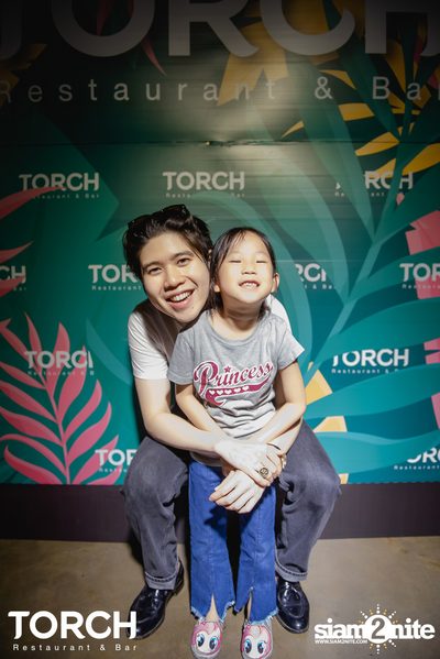 Atom Chanakan ที่ ทอร์ช เรสเตอร์รอง แอนด์ บาร์ — photo 178