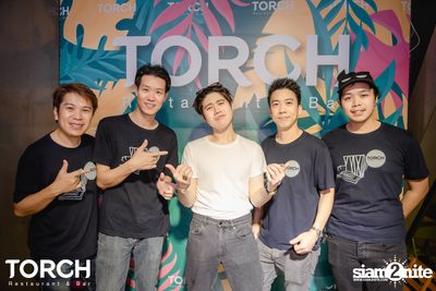 Atom Chanakan ที่ ทอร์ช เรสเตอร์รอง แอนด์ บาร์ — photo 211