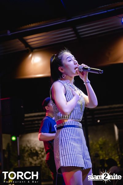 Atom Chanakan ที่ ทอร์ช เรสเตอร์รอง แอนด์ บาร์ — photo 217