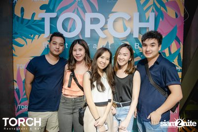 Atom Chanakan ที่ ทอร์ช เรสเตอร์รอง แอนด์ บาร์ — photo 222