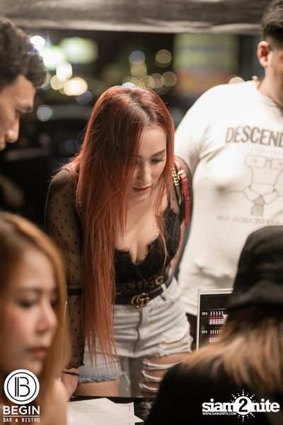 Budweiser นำเสนอ Youngohm & Maiyarap ที่ บีกิน บาร์ — photo 1