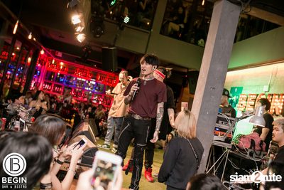 Budweiser นำเสนอ Youngohm & Maiyarap ที่ บีกิน บาร์ — photo 100