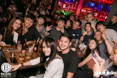 Budweiser นำเสนอ Youngohm & Maiyarap ที่ บีกิน บาร์ — photo 118