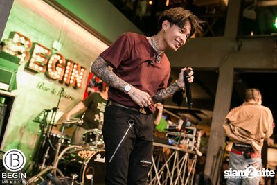 Budweiser นำเสนอ Youngohm & Maiyarap ที่ บีกิน บาร์ — photo 142