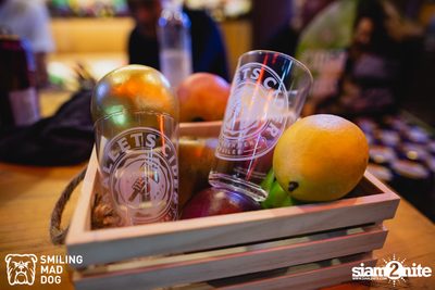 คอนเสิร์ต เอิ๊ต ภัทรวี ที่ร้าน Bottle Rocket Craft Beer Bar — photo 4