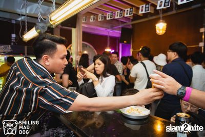 คอนเสิร์ต เอิ๊ต ภัทรวี ที่ร้าน Bottle Rocket Craft Beer Bar — photo 31