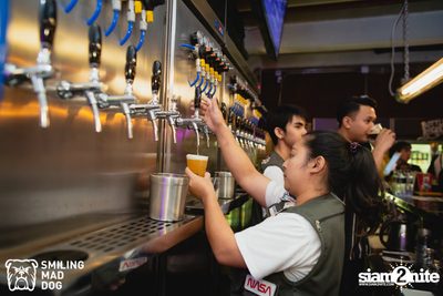 คอนเสิร์ต เอิ๊ต ภัทรวี ที่ร้าน Bottle Rocket Craft Beer Bar — photo 33
