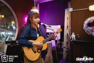คอนเสิร์ต เอิ๊ต ภัทรวี ที่ร้าน Bottle Rocket Craft Beer Bar — photo 35