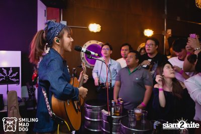 คอนเสิร์ต เอิ๊ต ภัทรวี ที่ร้าน Bottle Rocket Craft Beer Bar — photo 37