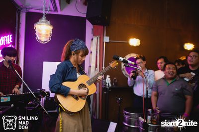 คอนเสิร์ต เอิ๊ต ภัทรวี ที่ร้าน Bottle Rocket Craft Beer Bar — photo 39