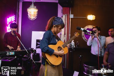 คอนเสิร์ต เอิ๊ต ภัทรวี ที่ร้าน Bottle Rocket Craft Beer Bar — photo 40