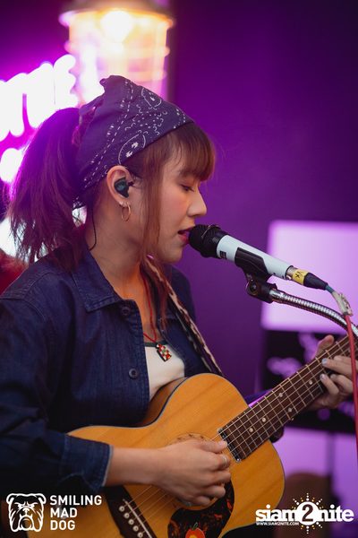 คอนเสิร์ต เอิ๊ต ภัทรวี ที่ร้าน Bottle Rocket Craft Beer Bar — photo 41