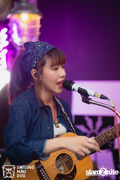 คอนเสิร์ต เอิ๊ต ภัทรวี ที่ร้าน Bottle Rocket Craft Beer Bar — photo 42