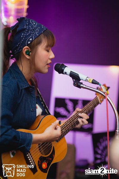 คอนเสิร์ต เอิ๊ต ภัทรวี ที่ร้าน Bottle Rocket Craft Beer Bar — photo 43
