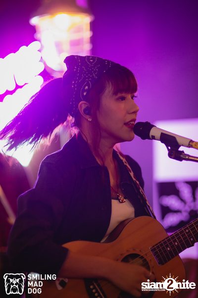 คอนเสิร์ต เอิ๊ต ภัทรวี ที่ร้าน Bottle Rocket Craft Beer Bar — photo 44