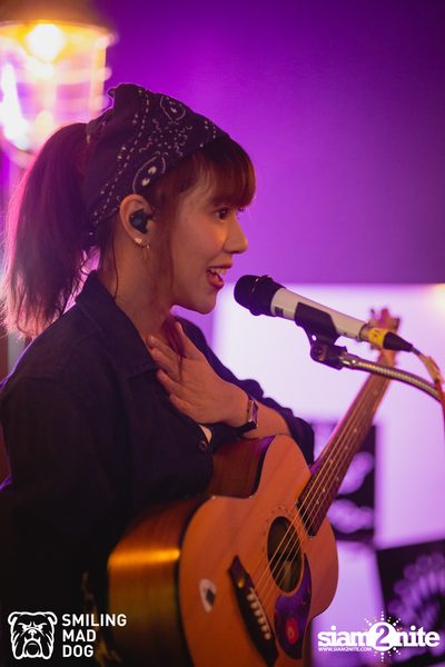 คอนเสิร์ต เอิ๊ต ภัทรวี ที่ร้าน Bottle Rocket Craft Beer Bar — photo 46