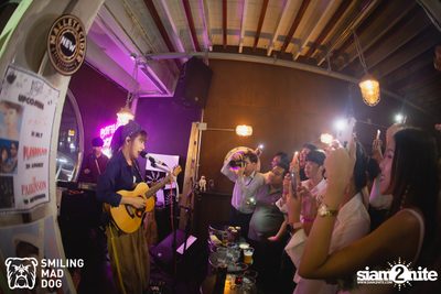 คอนเสิร์ต เอิ๊ต ภัทรวี ที่ร้าน Bottle Rocket Craft Beer Bar — photo 47