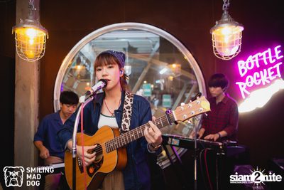 คอนเสิร์ต เอิ๊ต ภัทรวี ที่ร้าน Bottle Rocket Craft Beer Bar — photo 49