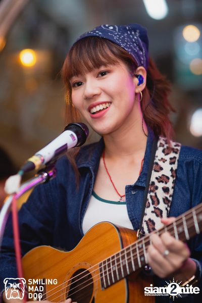 คอนเสิร์ต เอิ๊ต ภัทรวี ที่ร้าน Bottle Rocket Craft Beer Bar — photo 50