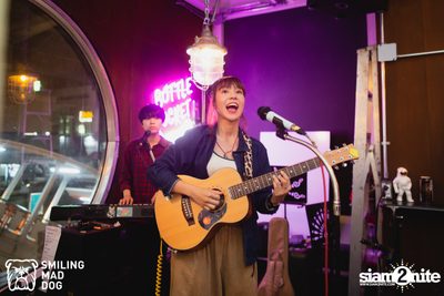 คอนเสิร์ต เอิ๊ต ภัทรวี ที่ร้าน Bottle Rocket Craft Beer Bar — photo 68