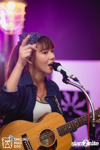 คอนเสิร์ต เอิ๊ต ภัทรวี ที่ร้าน Bottle Rocket Craft Beer Bar — photo 77