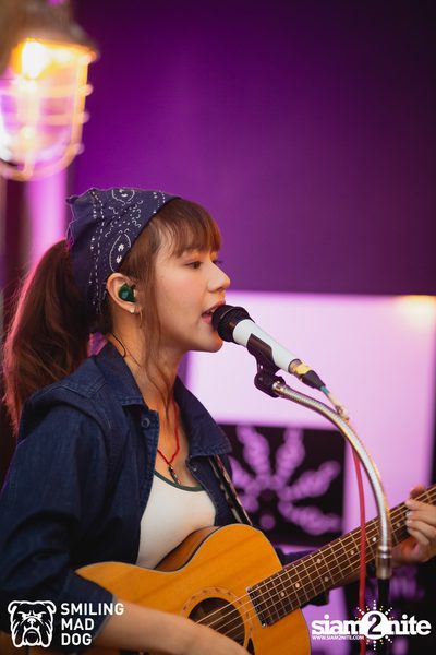 คอนเสิร์ต เอิ๊ต ภัทรวี ที่ร้าน Bottle Rocket Craft Beer Bar — photo 78