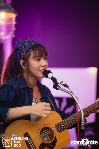 คอนเสิร์ต เอิ๊ต ภัทรวี ที่ร้าน Bottle Rocket Craft Beer Bar — photo 81