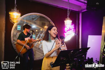 คอนเสิร์ต เอิ๊ต ภัทรวี ที่ร้าน Bottle Rocket Craft Beer Bar — photo 97