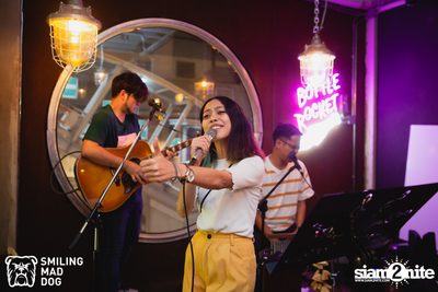 คอนเสิร์ต เอิ๊ต ภัทรวี ที่ร้าน Bottle Rocket Craft Beer Bar — photo 100