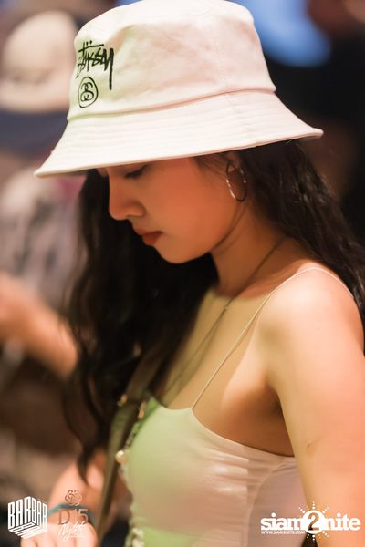 1st Anniversary กับ Brooks x Jewelz & Sparks ที่ บาร์บาร์บาร์ — photo 17