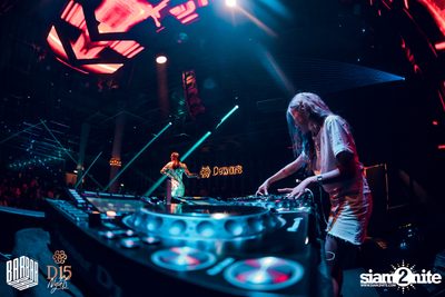 1st Anniversary กับ Brooks x Jewelz & Sparks ที่ บาร์บาร์บาร์ — photo 51