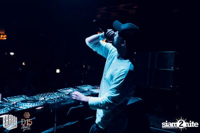 1st Anniversary กับ Brooks x Jewelz & Sparks ที่ บาร์บาร์บาร์ — photo 65