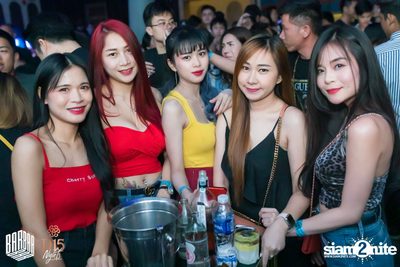 1st Anniversary กับ Brooks x Jewelz & Sparks ที่ บาร์บาร์บาร์ — photo 77