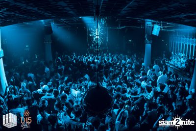 1st Anniversary กับ Brooks x Jewelz & Sparks ที่ บาร์บาร์บาร์ — photo 116