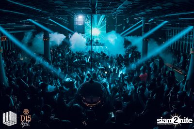 1st Anniversary กับ Brooks x Jewelz & Sparks ที่ บาร์บาร์บาร์ — photo 117