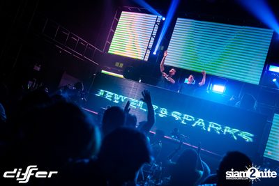 JEWELZ & SPARKS ที่ ดิฟเฟอร์ ผับ พัทยา — photo 43