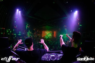 JEWELZ & SPARKS ที่ ดิฟเฟอร์ ผับ พัทยา — photo 82