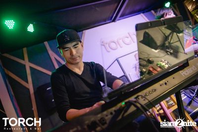 อิ้งค์ วรันธร ที่ ทอร์ช เรสเตอร์รอง แอนด์ บาร์ — photo 199